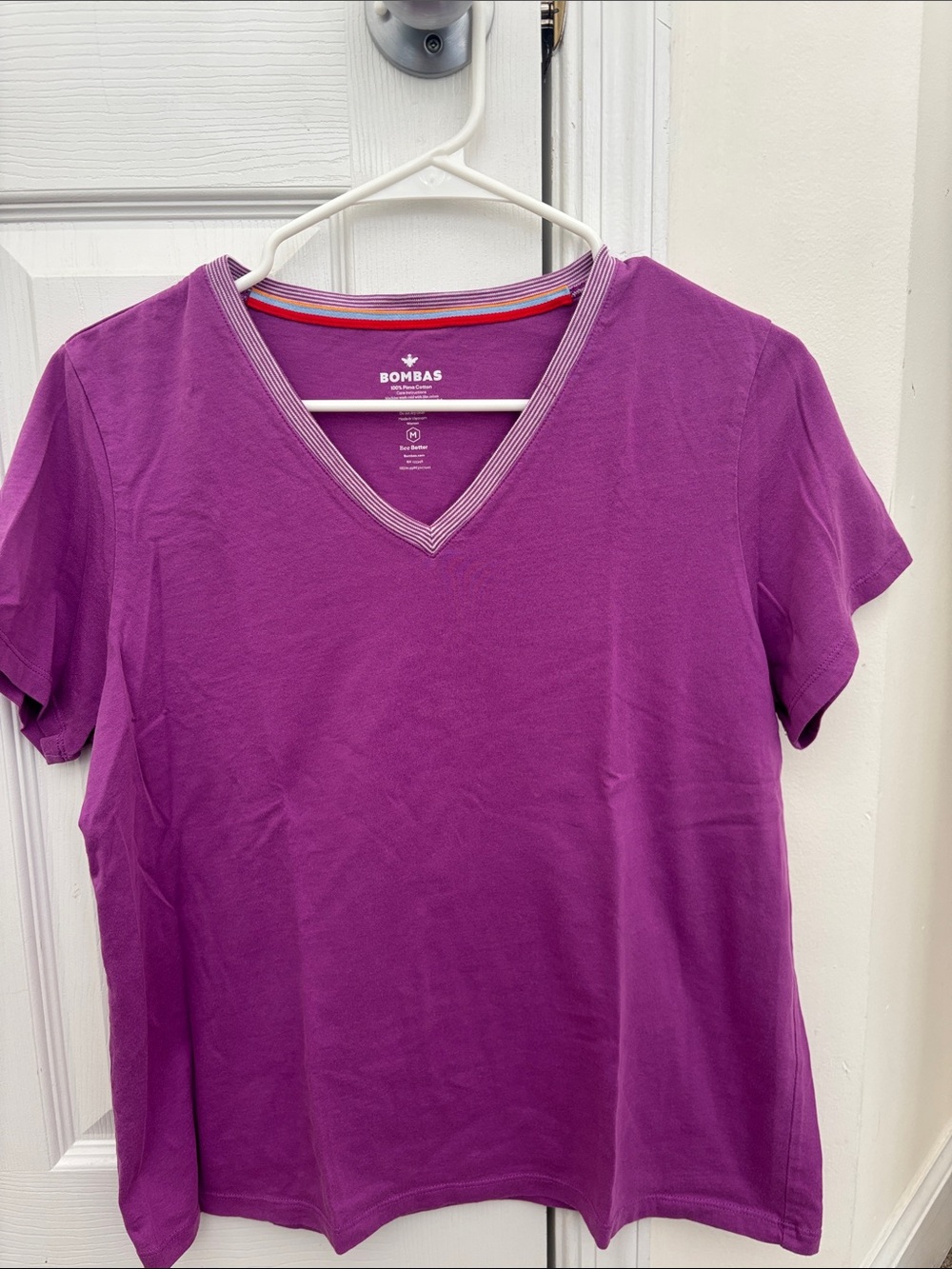 Bombas Women's Short Sleeve V-Neck Tee in Violet